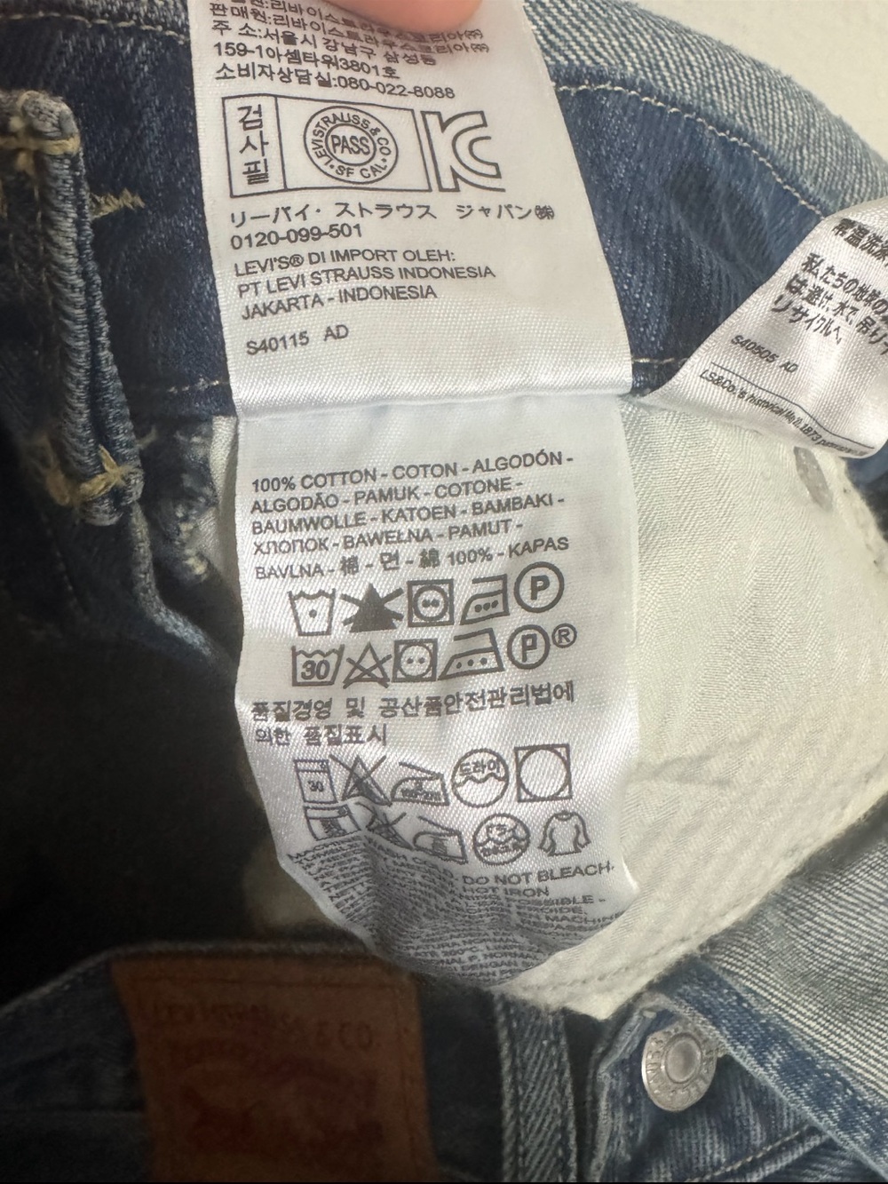 Levi's Women's Distressed Denim Overalls Size Medium - Picture 10 of 10